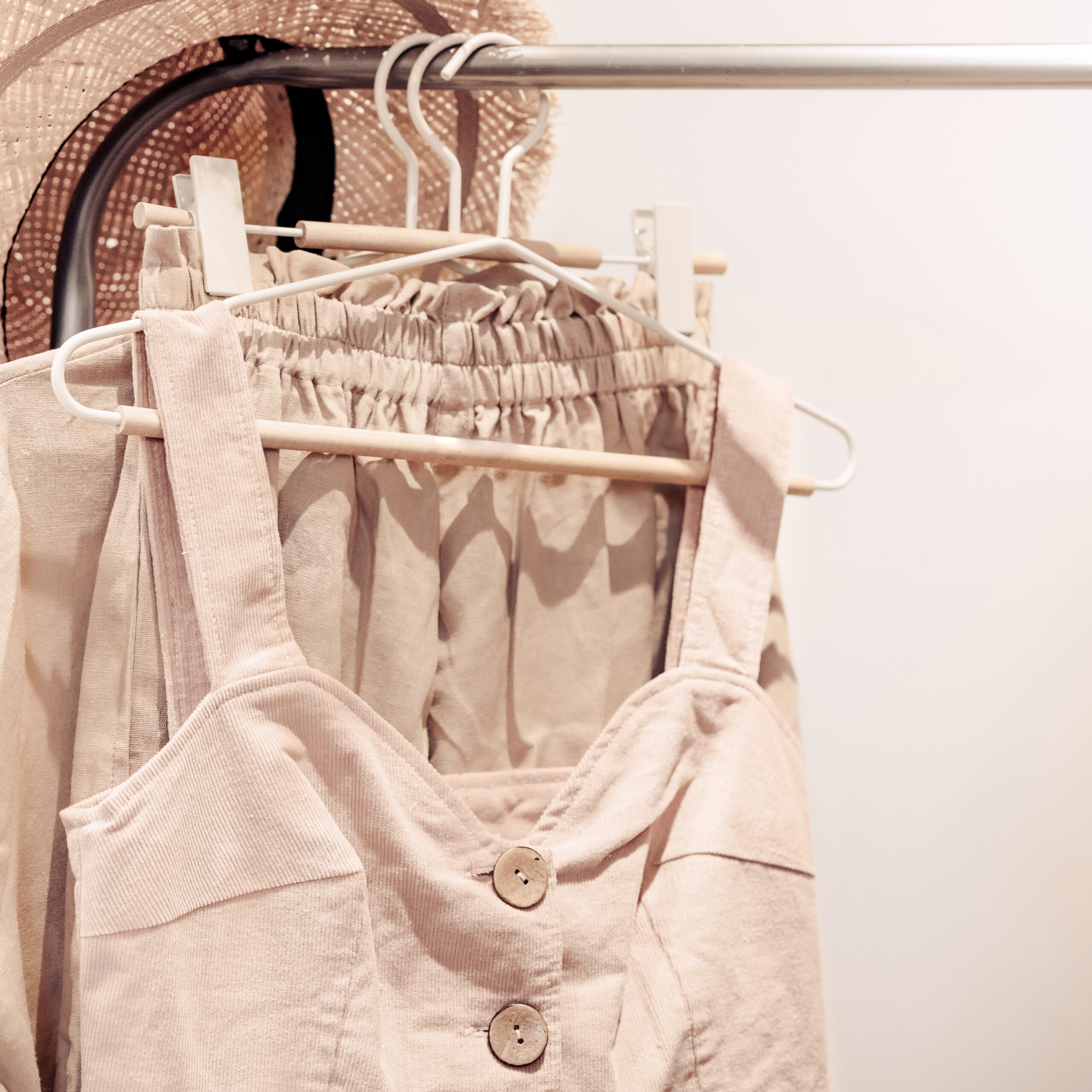 how to organize your clothes to avoid stress